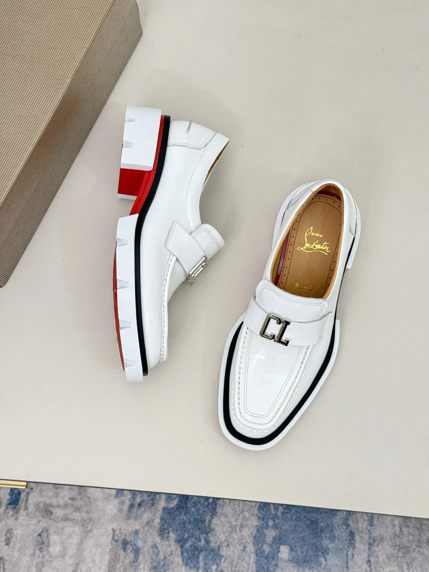 [CL～High-end men’s red-soled shoes] Top P: 880💰. Size: 39-44 (38.45.46 can be customized) 🆑Top original order purchasing agent Imported open-edge bead fabric and water-dyed cowhide inside 🉑️ Imported TPU rubber sole, wear-resistant and non-slip, full of European style.